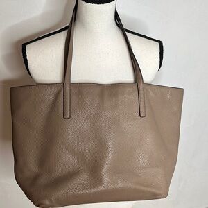 Michael Kors Tan Leather Tote Bag. MCB1671E